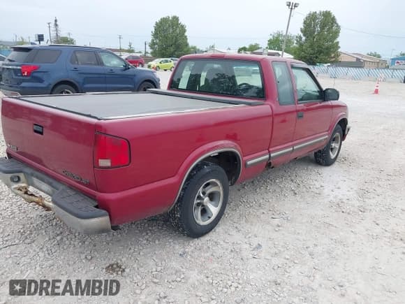 ✅ 2000 Chevrolet S-10 Fleet • VIN: 1GCCS195XYK292168 • Лот: 42290438. Опубликован ранее на IAAI с пробегом 244 556 миль. Бесплатный доступ к архиву аукционных продаж из США и подробный отчёт об истории автомобиля на DreamBid. Изображение 4.