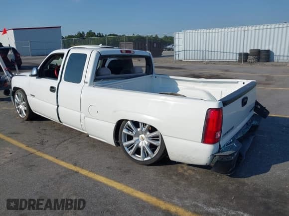 ✅ 2000 Chevrolet Silverado 1500 LS • VIN: 1GCEC19V8YZ284910 • Lot: 43143676. Wystawiony na IAAI z przebiegiem 127 000 mil. Bezpłatny archiwum sprzedaży aukcyjnych z USA i szczegółowy raport historii pojazdu na DreamBid. Zdjęcie 3.