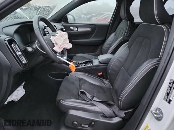 ✅ 2022 Volvo XC40 R-Design • VIN: YV4162UM1N2752634 • Лот: 86230005. Опубликован ранее на Copart с пробегом 33 640 миль. Бесплатный доступ к архиву аукционных продаж из США и подробный отчёт об истории автомобиля на DreamBid. Изображение 7.