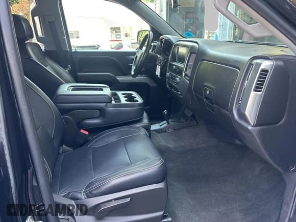 ✅ 2019 Chevrolet Silverado 1500 Custom • VIN: 2GCVKMEC4K1210280 • Lot: 66830995. Wystawiony na Copart z przebiegiem 115 513 mil. Bezpłatny archiwum sprzedaży aukcyjnych z USA i szczegółowy raport historii pojazdu na DreamBid. Zdjęcie 5.