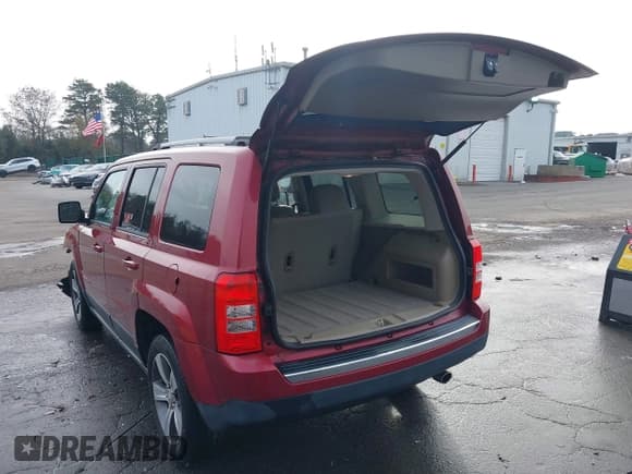 ✅ 2016 Jeep Patriot Latitude • VIN: 1C4NJPFAXGD503243 • Lot: 43717617. Wystawiony na IAAI z przebiegiem 120 273 mil. Bezpłatny archiwum sprzedaży aukcyjnych z USA i szczegółowy raport historii pojazdu na DreamBid. Zdjęcie 3.
