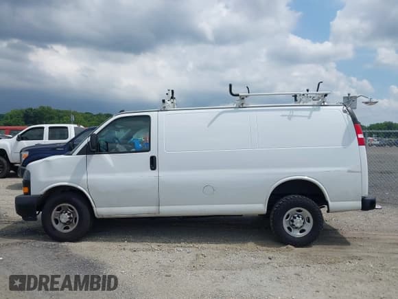 ✅ 2020 Chevrolet Express Cargo • VIN: 1GCZGGFG5L1170272 • Lot: 42577603. Listed on IAAI with 66,607 mi. Free auction sales archive from the USA and detailed vehicle history report at DreamBid. Image 14.
