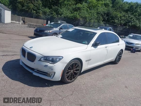 ✅ 2013 BMW 7 Series 750Li xDrive • VIN: WBAYF8C51DD139735 • Lot: 42590928. Listed on IAAI with 118,984 mi. Free auction sales archive from the USA and detailed vehicle history report at DreamBid. Image 19.