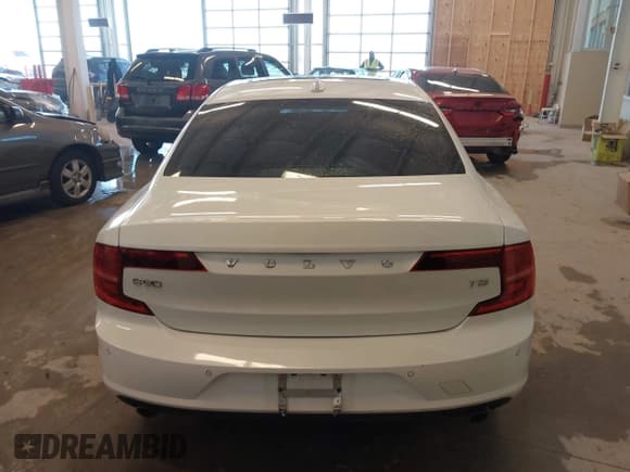 ✅ 2019 Volvo S90 Momentum • VIN: LVY102AK5KP081791 • Lot: 41632562. Listed on IAAI with 117,384 mi. Free auction sales archive from the USA and detailed vehicle history report at DreamBid. Image 16.