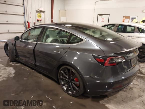 ✅ 2020 Tesla Model 3 Performance • VIN: 5YJ3E1EC3LF641768 • Lot: 41542615. Wystawiony na IAAI z przebiegiem 43 343 mil. Bezpłatny archiwum sprzedaży aukcyjnych z USA i szczegółowy raport historii pojazdu na DreamBid. Zdjęcie 3.
