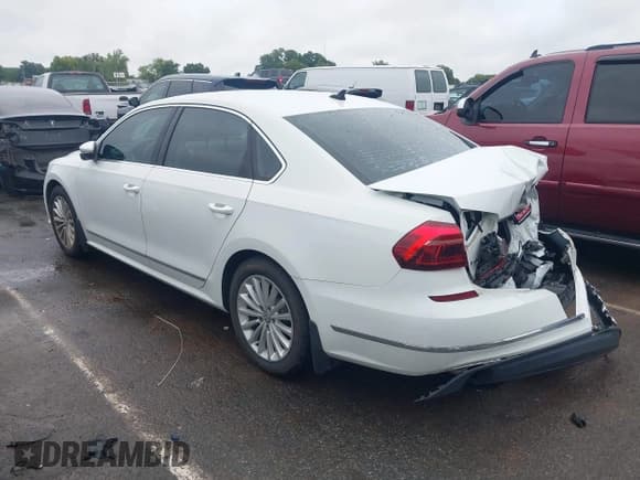 ✅ 2017 Volkswagen Passat SE • VIN: 1VWBT7A3XHC015095 • Лот: 42884415. Опубликован ранее на IAAI с пробегом 74 699 миль. Бесплатный доступ к архиву аукционных продаж из США и подробный отчёт об истории автомобиля на DreamBid. Изображение 3.