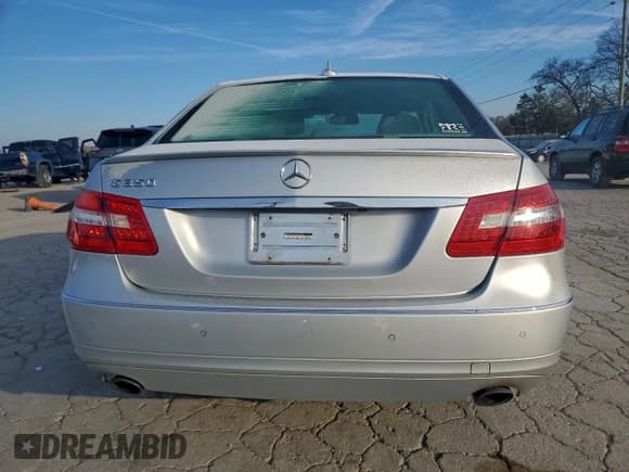 ✅ 2013 Mercedes-Benz E 350 Luxury • VIN: WDDHF5KB6DA671238 • Lot: 94856715. Wystawiony na Copart z przebiegiem 119 784 mil. Bezpłatny archiwum sprzedaży aukcyjnych z USA i szczegółowy raport historii pojazdu na DreamBid. Zdjęcie 6.