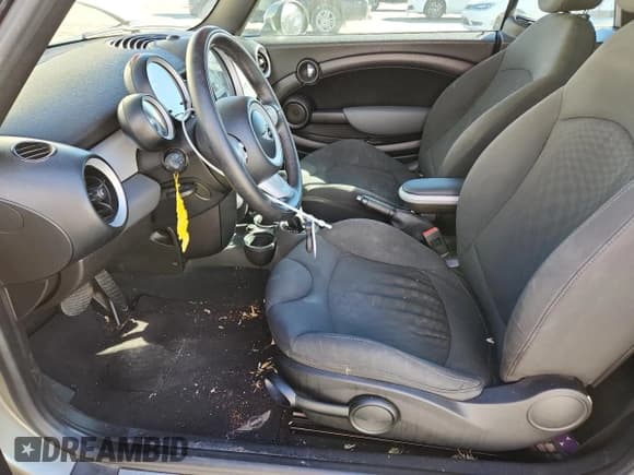 ✅ 2009 MINI Convertible • VIN: WMWMR33589TU96755 • Lot: 91290815. Wystawiony na Copart z przebiegiem 53 546 mil. Bezpłatny archiwum sprzedaży aukcyjnych z USA i szczegółowy raport historii pojazdu na DreamBid. Zdjęcie 7.