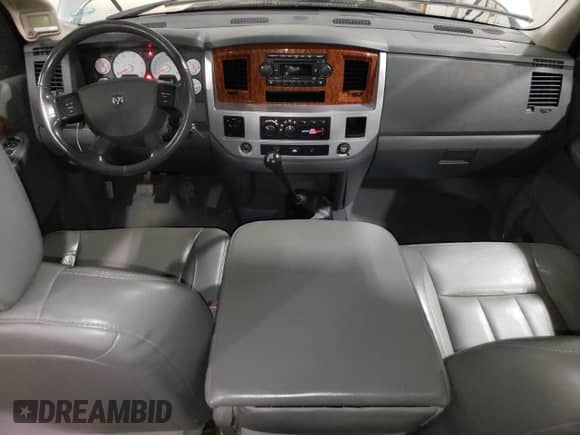 2006 Dodge 3500 SLT z VIN 3D7MX49C76G285307, wystawiony jako Copart lot #62428695 z przebiegiem 104 413 mil mil oraz Czysty tytuł • Clean title. Historia ofert i sprzedaży dostępna na DreamBid. Obrazek 8.