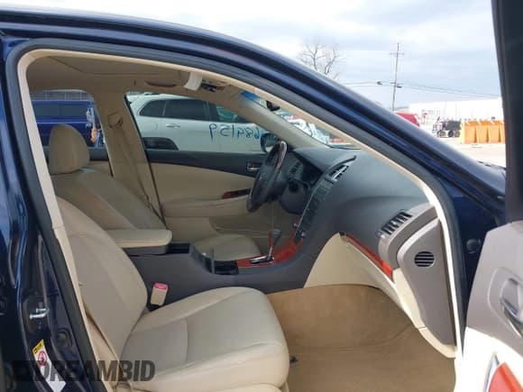 ✅ 2011 Lexus ES 330 • VIN: JTHBK1EGXB2426783 • Lot: 43689159. Listed on IAAI with 48,999 mi. Free auction sales archive from the USA and detailed vehicle history report at DreamBid. Image 5.