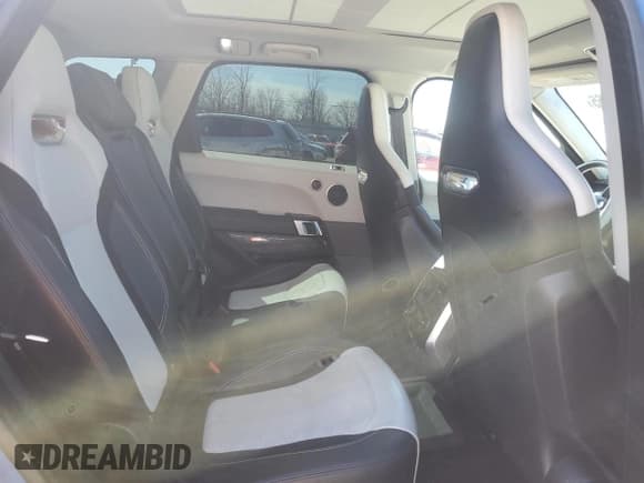 ✅ 2022 Land Rover Range Rover Sport SVR • VIN: SALWZ2RE6NA241274 • Lot: 51128365. Wystawiony na Copart z przebiegiem 37 783 mil. Bezpłatny archiwum sprzedaży aukcyjnych z USA i szczegółowy raport historii pojazdu na DreamBid. Zdjęcie 11.