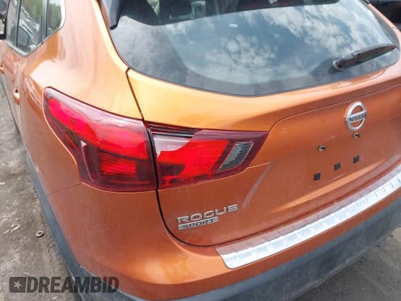 ✅ 2017 Nissan Rogue SL • VIN: JN1BJ1CR2HW103602 • Lot: 42124914. Wystawiony na IAAI z przebiegiem 59 780 mil. Bezpłatny archiwum sprzedaży aukcyjnych z USA i szczegółowy raport historii pojazdu na DreamBid. Zdjęcie 17.