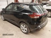 ✅ 2022 Nissan Kicks S • VIN: 3N1CP5BV6NL488219 • Lot: 41521393. Wystawiony na IAAI z przebiegiem 70 406 mil. Bezpłatny archiwum sprzedaży aukcyjnych z USA i szczegółowy raport historii pojazdu na DreamBid. Zdjęcie 3.