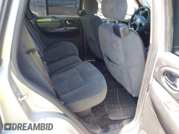 ✅ 2005 GMC Envoy SLE • VIN: 1GKDT13S452325889 • Lot: 42762172. Listed on IAAI with 232,165 mi. Free auction sales archive from the USA and detailed vehicle history report at DreamBid. Image 8.