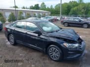 ✅ 2021 Volkswagen Jetta S • VIN: 3VWN57BU1MM103136 • Lot: 42168465. Wystawiony na IAAI z przebiegiem 48 398 mil. Bezpłatny archiwum sprzedaży aukcyjnych z USA i szczegółowy raport historii pojazdu na DreamBid. Zdjęcie 1.