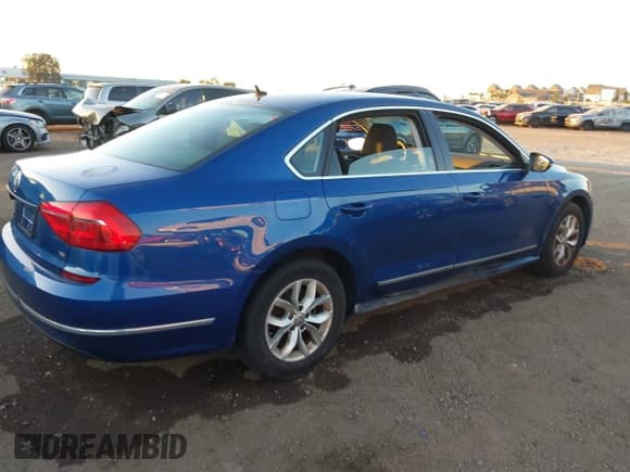 ✅ 2016 Volkswagen Passat S • VIN: 1VWAT7A38GC045805 • Lot: 43920292. Wystawiony na IAAI z przebiegiem 194 740 mil. Bezpłatny archiwum sprzedaży aukcyjnych z USA i szczegółowy raport historii pojazdu na DreamBid. Zdjęcie 4.