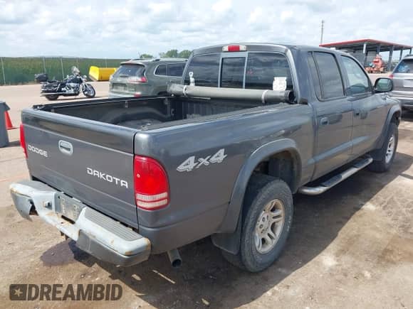 2004 Dodge Dakota Sport z VIN 1D7HG38N44S599565, wystawiony jako IAAI lot #43099721 z przebiegiem 177 658 mil mil oraz . Historia ofert i sprzedaży dostępna na DreamBid. Obrazek 4.