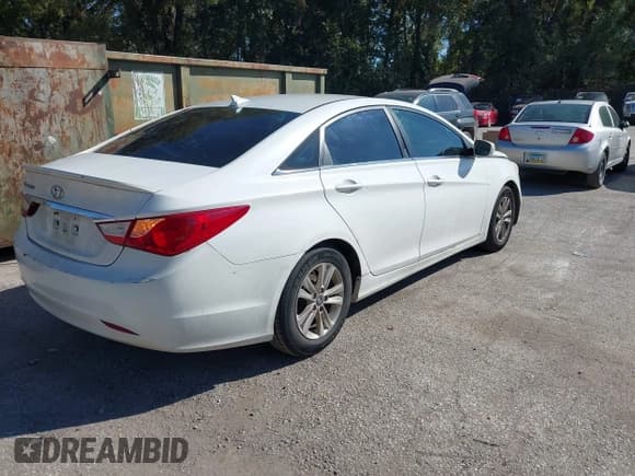 ✅ 2013 Hyundai Sonata GLS • VIN: 5NPEB4AC7DH645916 • Lot: 43438970. Listed on IAAI with 220,787 mi. Free auction sales archive from the USA and detailed vehicle history report at DreamBid. Image 4.