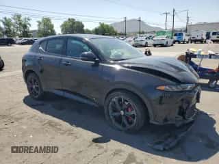 2024 Dodge Hornet R/T Plus z VIN ZACPDFDW4R3A14678, wystawiony jako Copart lot #57875455 z przebiegiem 5 215 mil mil oraz Szkoda całkowita • Salvage title. Historia ofert i sprzedaży dostępna na DreamBid. Obrazek 4.