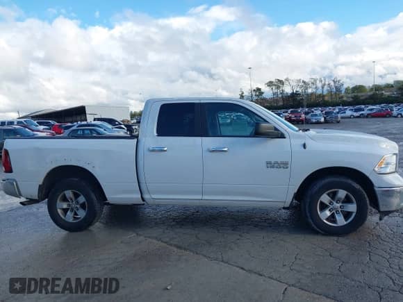 2017 Ram 1500 SLT z VIN 1C6RR6GG4HS676025, wystawiony jako IAAI lot #43585212 z przebiegiem 95 645 mil mil oraz . Historia ofert i sprzedaży dostępna na DreamBid. Obrazek 13.