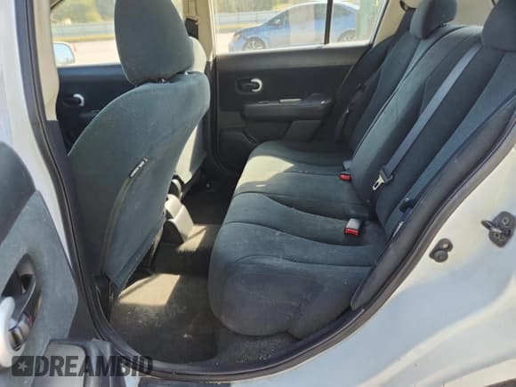 ✅ 2010 Nissan Versa S • VIN: 3N1BC1CP9AL370773 • Lot: 83974485. Wystawiony na Copart z przebiegiem 185 483 mil. Bezpłatny archiwum sprzedaży aukcyjnych z USA i szczegółowy raport historii pojazdu na DreamBid. Zdjęcie 11.