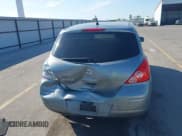 ✅ 2010 Nissan Versa S • VIN: 3N1BC1CP9AL385564 • Lot: 43110826. Wystawiony na IAAI z przebiegiem 131 212 mil. Bezpłatny archiwum sprzedaży aukcyjnych z USA i szczegółowy raport historii pojazdu na DreamBid. Zdjęcie 16.