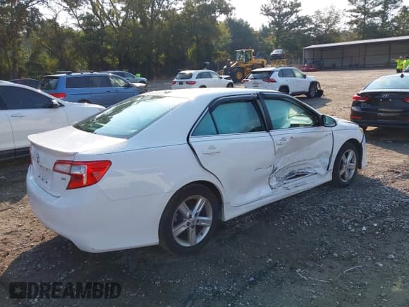 ✅ 2012 Toyota Camry L • VIN: 4T1BF1FK0CU179624 • Lot: 43246765. Wystawiony na IAAI z przebiegiem 185 802 mil. Bezpłatny archiwum sprzedaży aukcyjnych z USA i szczegółowy raport historii pojazdu na DreamBid. Zdjęcie 4.