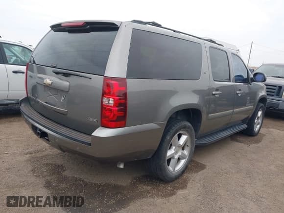 ✅ 2008 Chevrolet Suburban LTZ • VIN: 1GNFC16008J226762 • Лот: 41573727. Опубликован ранее на IAAI с пробегом 208 804 миль. Бесплатный доступ к архиву аукционных продаж из США и подробный отчёт об истории автомобиля на DreamBid. Изображение 4.