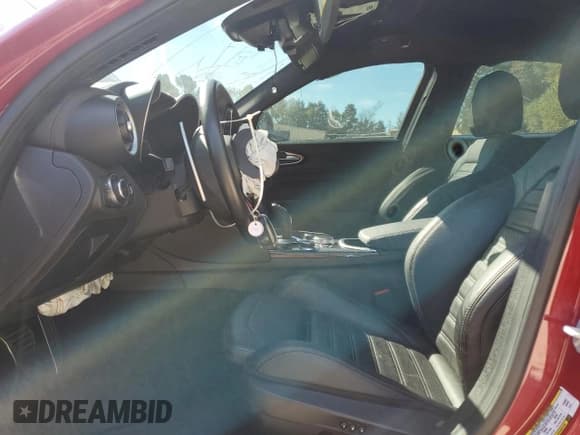 ✅ 2022 Alfa Romeo Giulia Quadrifoglio • VIN: ZARFAMEV2N7662914 • Lot: 86524355. Wystawiony na Copart z przebiegiem 21 850 mil. Bezpłatny archiwum sprzedaży aukcyjnych z USA i szczegółowy raport historii pojazdu na DreamBid. Zdjęcie 7.