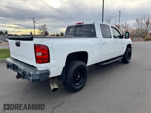 ✅ 2013 Chevrolet Silverado 2500HD LTZ • VIN: 1GC1KYE84DF230977 • Лот: 93779955. Опубликован ранее на Copart с пробегом 180 953 миль. Бесплатный доступ к архиву аукционных продаж из США и подробный отчёт об истории автомобиля на DreamBid. Изображение 4.