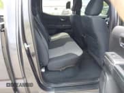 ✅ 2021 Toyota Tacoma SR5 • VIN: 3TYDZ5BNXMT003542 • Lot: 42190502. Wystawiony na IAAI z przebiegiem 40 083 mil. Bezpłatny archiwum sprzedaży aukcyjnych z USA i szczegółowy raport historii pojazdu na DreamBid. Zdjęcie 8.