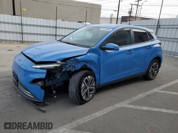 2022 Hyundai Kona Limited z VIN KM8K53AG9NU155584, wystawiony jako Copart lot #84730684 z przebiegiem 21 912 mil mil oraz Czysty tytuł • Clean title. Historia ofert i sprzedaży dostępna na DreamBid. Obrazek 1.