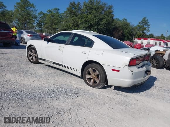 ✅ 2011 Dodge Charger SE • VIN: 2B3CL3CG0BH587220 • Lot: 43722361. Wystawiony na IAAI z przebiegiem 217 118 mil. Bezpłatny archiwum sprzedaży aukcyjnych z USA i szczegółowy raport historii pojazdu na DreamBid. Zdjęcie 3.