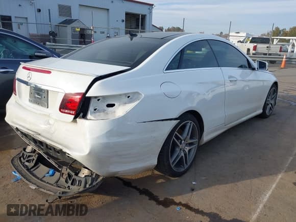 ✅ 2017 Mercedes-Benz E 400 • VIN: WDDKJ6FB3HF357589 • Lot: 43683599. Listed on IAAI with 89,408 mi. Free auction sales archive from the USA and detailed vehicle history report at DreamBid. Image 4.