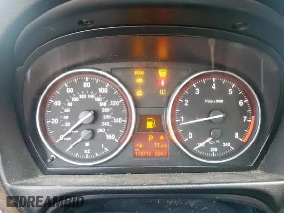 ✅ 2010 BMW 3 Series 328i • VIN: WBAWB3C51AP481752 • Lot: 61287845. Listed on Copart with 178,712 mi. Free auction sales archive from the USA and detailed vehicle history report at DreamBid. Image 9.