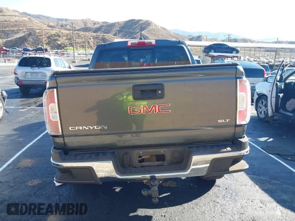 ✅ 2015 GMC Canyon 2WD SLT • VIN: 1GTG5CE30F1250832 • Lot: 43229990. Wystawiony na IAAI z przebiegiem 46 676 mil. Bezpłatny archiwum sprzedaży aukcyjnych z USA i szczegółowy raport historii pojazdu na DreamBid. Zdjęcie 16.