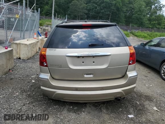 ✅ 2008 Chrysler Pacifica Limited • VIN: 2A8GM78X68R658199 • Lot: 62689435. Wystawiony na Copart z przebiegiem 126 562 mil. Bezpłatny archiwum sprzedaży aukcyjnych z USA i szczegółowy raport historii pojazdu na DreamBid. Zdjęcie 6.