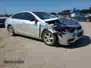 2017 Chevrolet Malibu LS z VIN 1G1ZB5ST1HF290921, wystawiony jako Copart lot #71607205 z przebiegiem 150 021 mil mil oraz Szkoda całkowita • Salvage title. Historia ofert i sprzedaży dostępna na DreamBid. Obrazek 4.