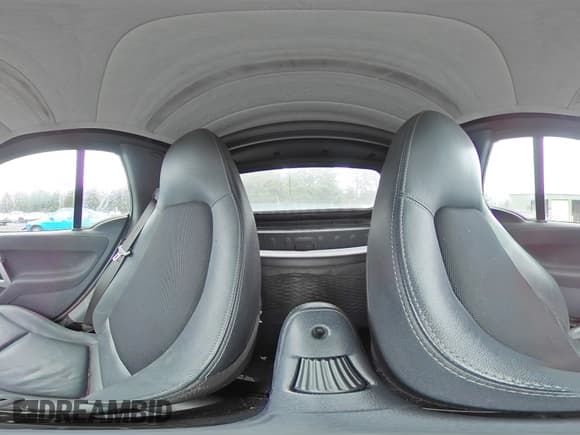 ✅ 2013 Smart fortwo Passion • VIN: WMEEK3BAXDK659870 • Lot: 86387504. Wystawiony na Copart z przebiegiem 72 638 mil. Bezpłatny archiwum sprzedaży aukcyjnych z USA i szczegółowy raport historii pojazdu na DreamBid. Zdjęcie 13.