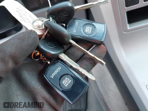 ✅ 2008 Toyota Sequoia SR5 • VIN: 5TDBY64A78S008046 • Lot: 42477345. Wystawiony na IAAI z przebiegiem 247 752 mil. Bezpłatny archiwum sprzedaży aukcyjnych z USA i szczegółowy raport historii pojazdu na DreamBid. Zdjęcie 11.