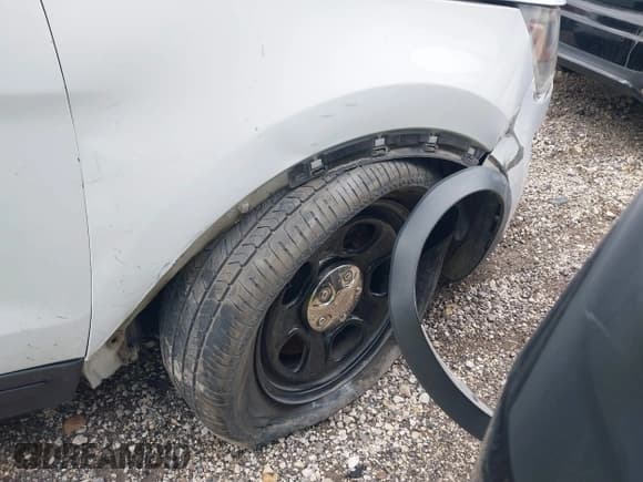 ✅ 2017 Ford Police Interceptor Utility • VIN: 1FM5K8AR3HGC07766 • Lot: 41386048. Wystawiony na IAAI z przebiegiem 82 145 mil. Bezpłatny archiwum sprzedaży aukcyjnych z USA i szczegółowy raport historii pojazdu na DreamBid. Zdjęcie 6.