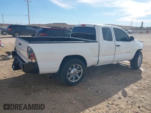 ✅ 2011 Toyota Tacoma • VIN: 5TFTX4CN5BX008774 • Lot: 41805170. Listed on IAAI with 83,976 mi. Free auction sales archive from the USA and detailed vehicle history report at DreamBid. Image 4.