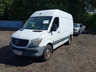 ✅ 2014 Mercedes-Benz Sprinter Cargo • VIN: WD3PE7CC0E5856367 • Lot: 43304400. Wystawiony na IAAI z przebiegiem 166 431 mil. Bezpłatny archiwum sprzedaży aukcyjnych z USA i szczegółowy raport historii pojazdu na DreamBid. Zdjęcie 2.