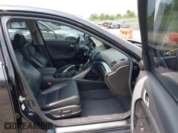 ✅ 2013 Acura TSX • VIN: JH4CU2F45DC009738 • Lot: 42466662. Wystawiony na IAAI z przebiegiem 110 977 mil. Bezpłatny archiwum sprzedaży aukcyjnych z USA i szczegółowy raport historii pojazdu na DreamBid. Zdjęcie 5.