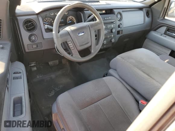 ✅ 2012 Ford F-150 XL • VIN: 1FTMF1CF2CKE05338 • Lot: 85856774. Wystawiony na Copart z przebiegiem 78 205 mil. Bezpłatny archiwum sprzedaży aukcyjnych z USA i szczegółowy raport historii pojazdu na DreamBid. Zdjęcie 8.