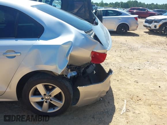 ✅ 2012 Volkswagen Jetta TDI • VIN: 3VW3L7AJ6CM308888 • Лот: 43074676. Опубликован ранее на IAAI с пробегом 171 893 миль. Бесплатный доступ к архиву аукционных продаж из США и подробный отчёт об истории автомобиля на DreamBid. Изображение 6.