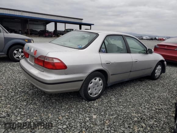 ✅ 1998 Honda Accord LX • VIN: 1HGCG5640WA116285 • Лот: 93661555. Опубликован ранее на Copart с пробегом 149 065 миль. Бесплатный доступ к архиву аукционных продаж из США и подробный отчёт об истории автомобиля на DreamBid. Изображение 3.