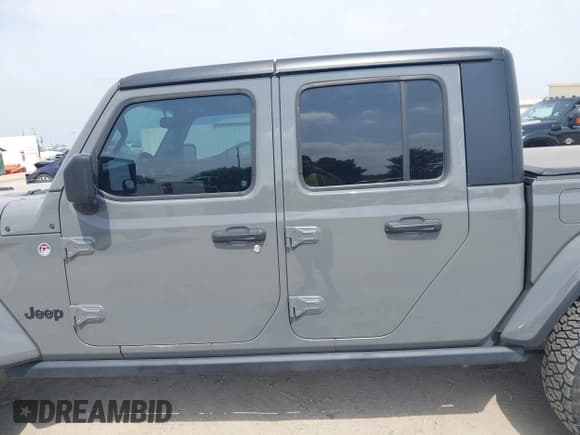 ✅ 2021 Jeep Gladiator Sport S • VIN: 1C6JJTAM1ML607525 • Lot: 41941550. Wystawiony na IAAI z przebiegiem 59 283 mil. Bezpłatny archiwum sprzedaży aukcyjnych z USA i szczegółowy raport historii pojazdu na DreamBid. Zdjęcie 14.