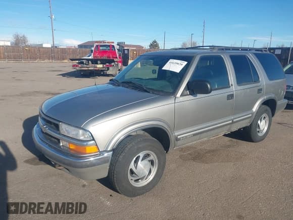 ✅ 2001 Chevrolet Blazer LT • VIN: 1GNDT13W012114656 • Lot: 41659020. Wystawiony na IAAI z przebiegiem 149 713 mil. Bezpłatny archiwum sprzedaży aukcyjnych z USA i szczegółowy raport historii pojazdu na DreamBid. Zdjęcie 2.