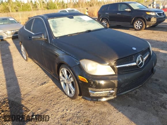 ✅ 2013 Mercedes-Benz C 250 • VIN: WDDGJ4HB7DG014960 • Lot: 41782657. Wystawiony na IAAI z przebiegiem 115 352 mil. Bezpłatny archiwum sprzedaży aukcyjnych z USA i szczegółowy raport historii pojazdu na DreamBid. Zdjęcie 1.
